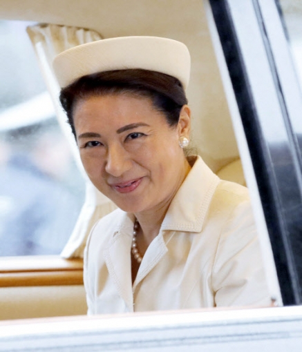 즉위식장으로 향하는 일본 마사코 왕비