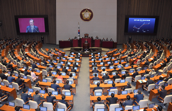 문재인 대통령이 22일 서울 여의도 국회에서 정부 시정연설을 하고 있다. 2019. 10.22. 김명국 선임기자 daunso@seoul.co.kr