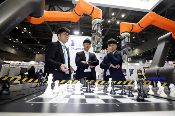 한국산업대전에 나온 첨단 로봇