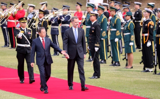 문 대통령과 스페인 국왕, 의장대 사열