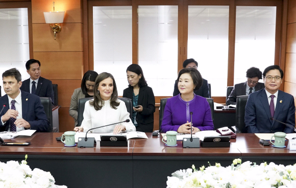 <청와대> 여사, 한.스페인 소셜벤처 간담회