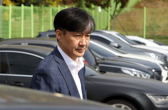 차량 탑승하는 조국 전 장관