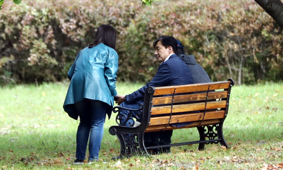 대화하는 조국 전 장관