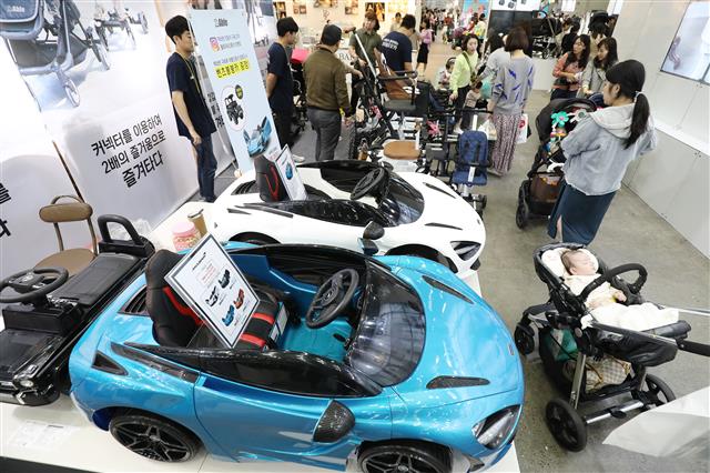 유모차 대신 유모카 인기