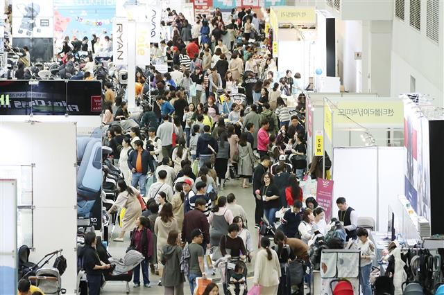 관람객 붐비는 대구 베이비&키즈페어