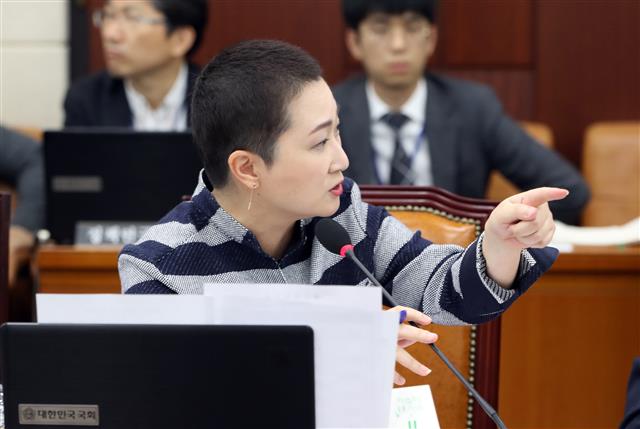 [국감]이언주 ‘억울한 옥살이 여성에게 사과하세요’