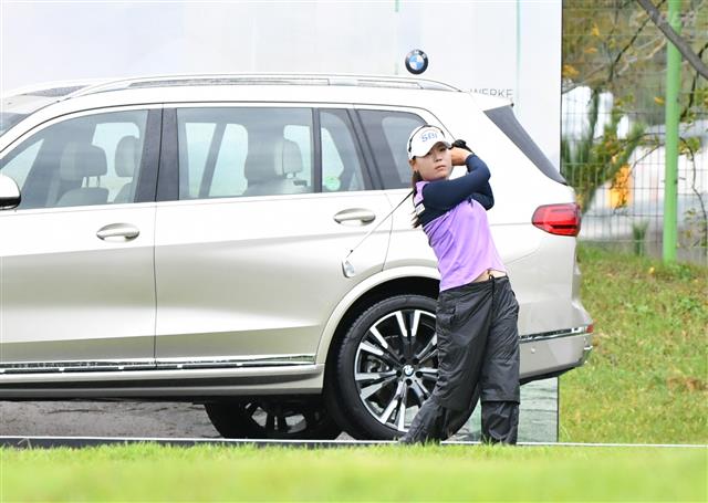 24일 부산 기장군 ‘LPGA 인터내셔널 부산’에서 열린 미국여자프로골프(LPGA) BMW 챔피언십 대회 1라운드에서 이소미가 티샷을 하고 있다. KLPGA 제공