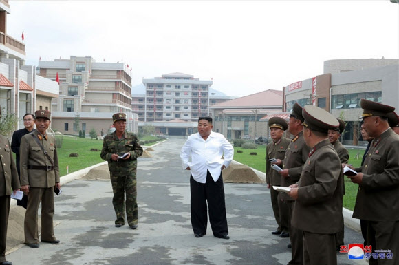 김정은, 금강산에 이어 양덕군 온천지구 시찰