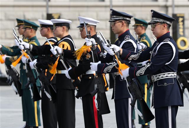 ‘절제된 동작’