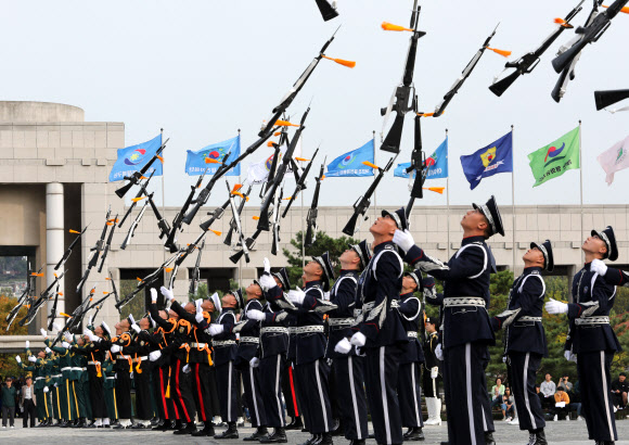 3군 의장대의 통합동작 시범