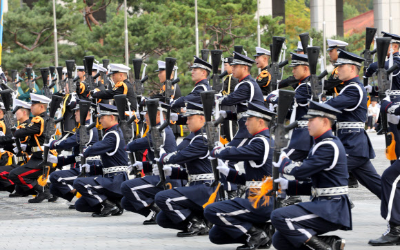 3군 의장대의 통합동작 시범
