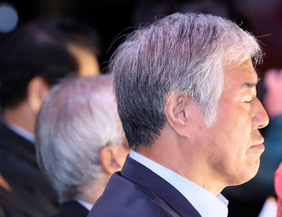 참가자 발언 듣는 전광훈 목사