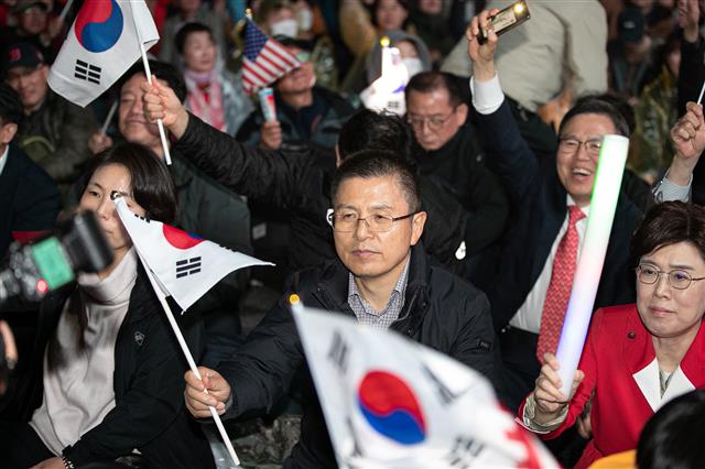 ‘문재인 퇴진 촉구’ 집회 참석한 황교안 대표