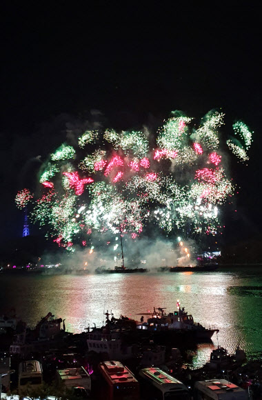 여수 밤하늘 수놓는 불꽃