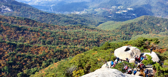 북한산 단풍 인파