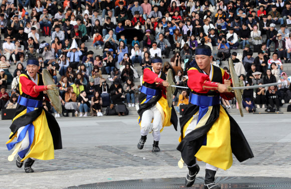 무예 시범하는 전통의장대