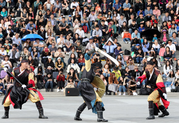 2:1 전투 시범하는 전통의장대