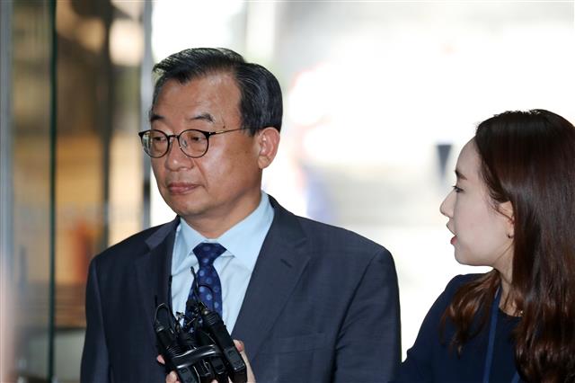 ‘세월호 보도개입’ 항소심 출석하는 이정현 의원
