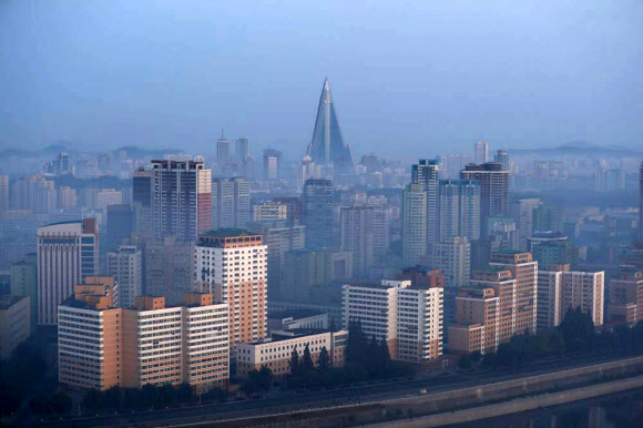 안개 낀 도시, 평양