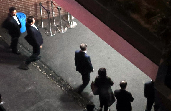 문재인 대통령 남천 성당 도착