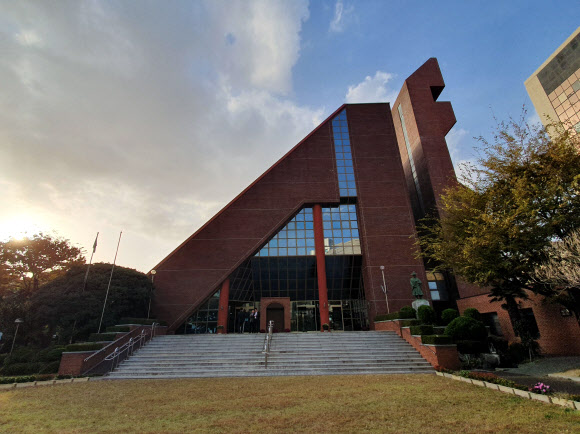 문 대통령 모친 강한옥 여사 빈소 남천성당에