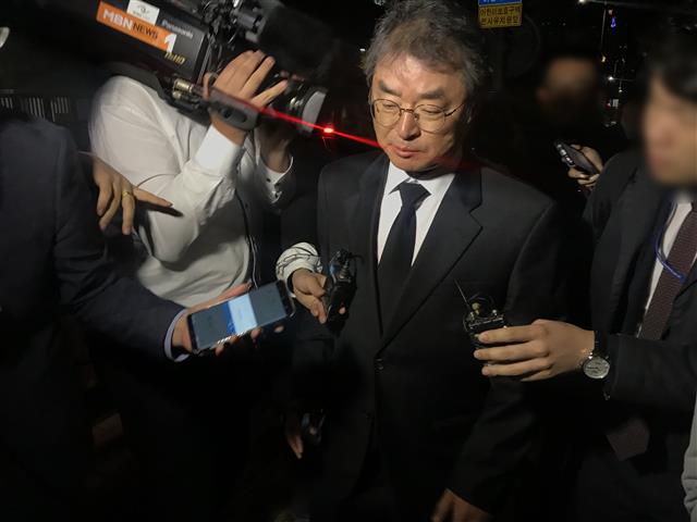 文 대통령 모친 강한옥 여사 조문 마친 이호철