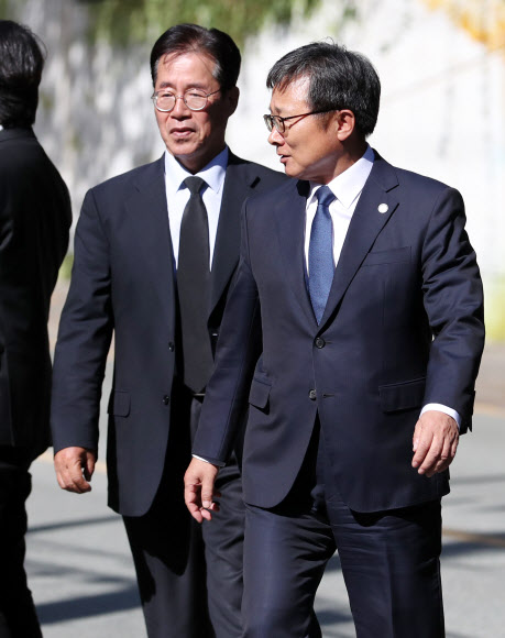 발길 돌린 전호환ㆍ정홍섭 총장