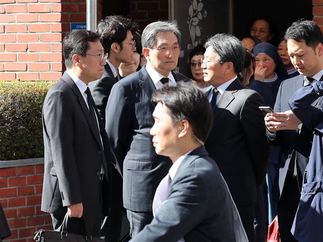 문 대통령 모친 발인 참석한 노영민?강기정?양정철