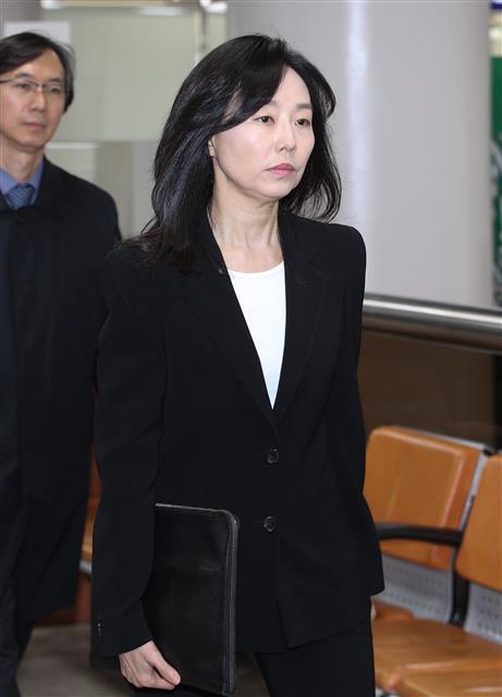 항소심 공판 출석하는 조윤선