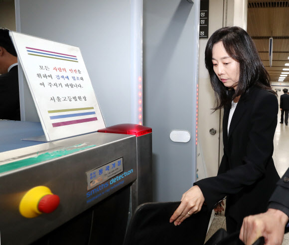 세월호특조위 방해 조윤선 항소심 첫 공판 출석