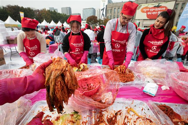 ‘맛있는 김치를 담궈요’