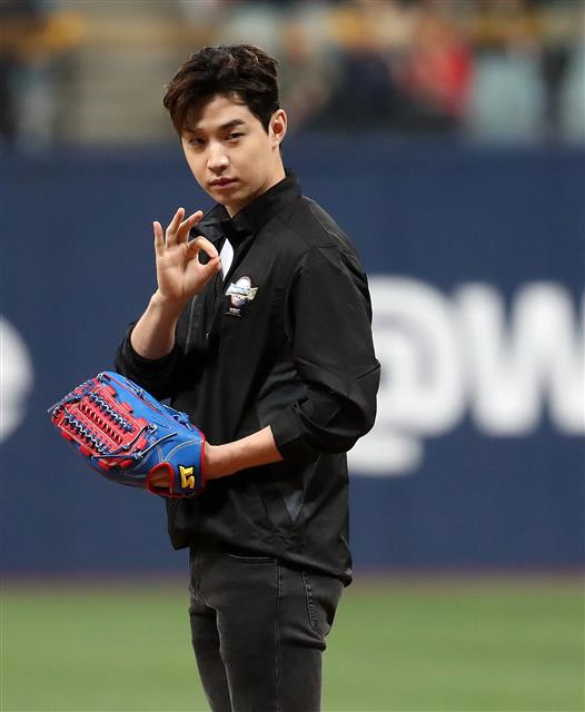 헨리의 ‘오케이 사인’