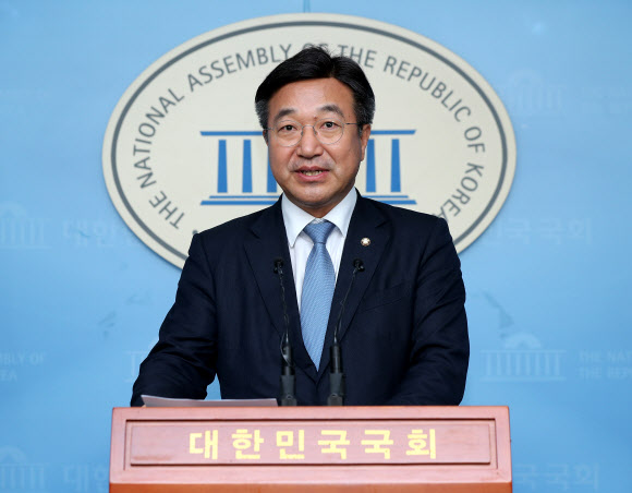 총선기획단 명단 발표하는 윤호중 사무총장