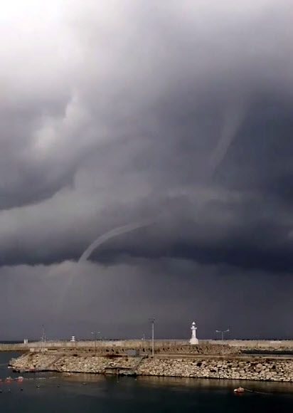 울진 부구 앞바다서 용오름 현상 포착