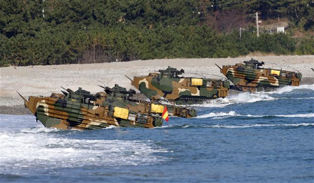 해안으로 상륙하는 KAAV