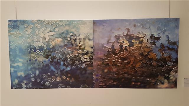 이메진AI가 2000여장의 사진을 학습해 그린 ‘독도’. 왼쪽은 여름, 오른쪽은 가을 풍경을 담았다.
