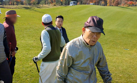 전두환, 골프장 라운딩 포착