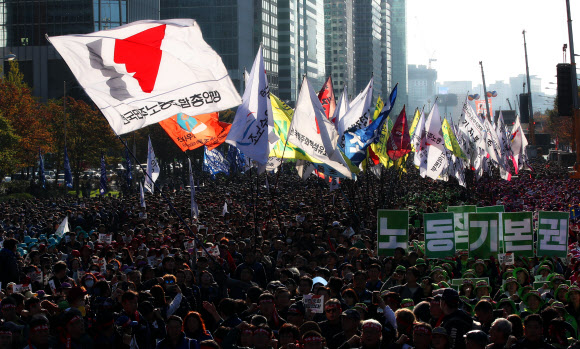 전국노동자대회 기수단 입장