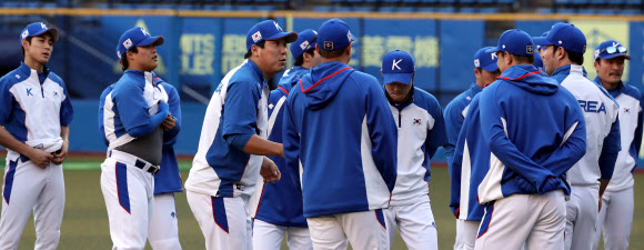 조조 마린스타디움서 몸 푸는 한국대표팀