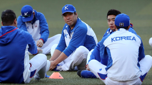 조조 마린스타디움서 몸 푸는 한국대표팀