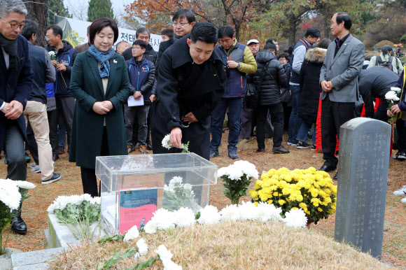 전태일 열사 찾은 박창진