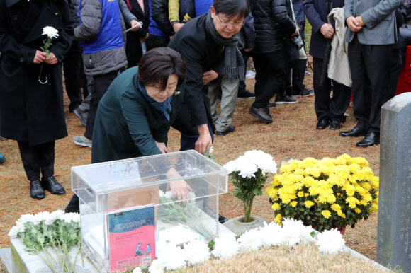 전태일 열사 찾은 심상정