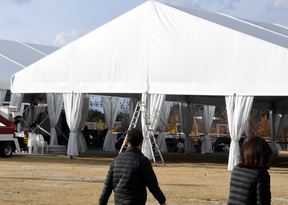 강풍으로 강릉국제영화제 일부 행사장 운영 중단