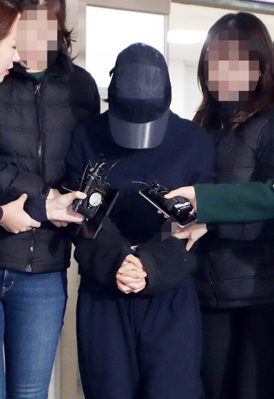 3살 딸 빗자루로 때려 숨지게 한 20대 미혼모 영장심사