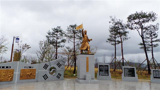 박상진 의사의 생가 뒤쪽에 있는 박 의사의 동상.