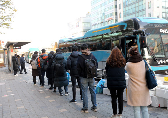 서울행 버스 예고 없이 파업… 고양시 ‘8만명 혼란의 출근길’