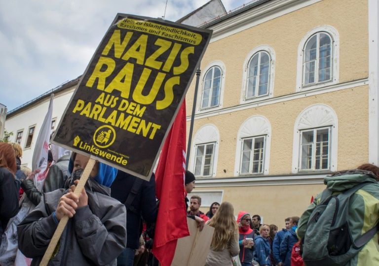 아돌프 히틀러가 태어나 몇주를 보낸 오스트리아 브라우나우 암 인의 생가 건물. 매년 이곳에서는 히틀러의 생일에 나치즘 반대 시위가 열리곤 한다. AFP 자료사진