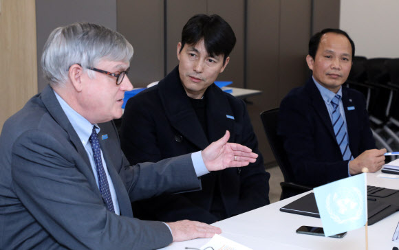 글로벌 난민포럼 설명하는 제임스 린치 대표