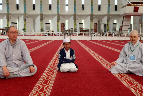 ‘코란 암송은 이렇게’