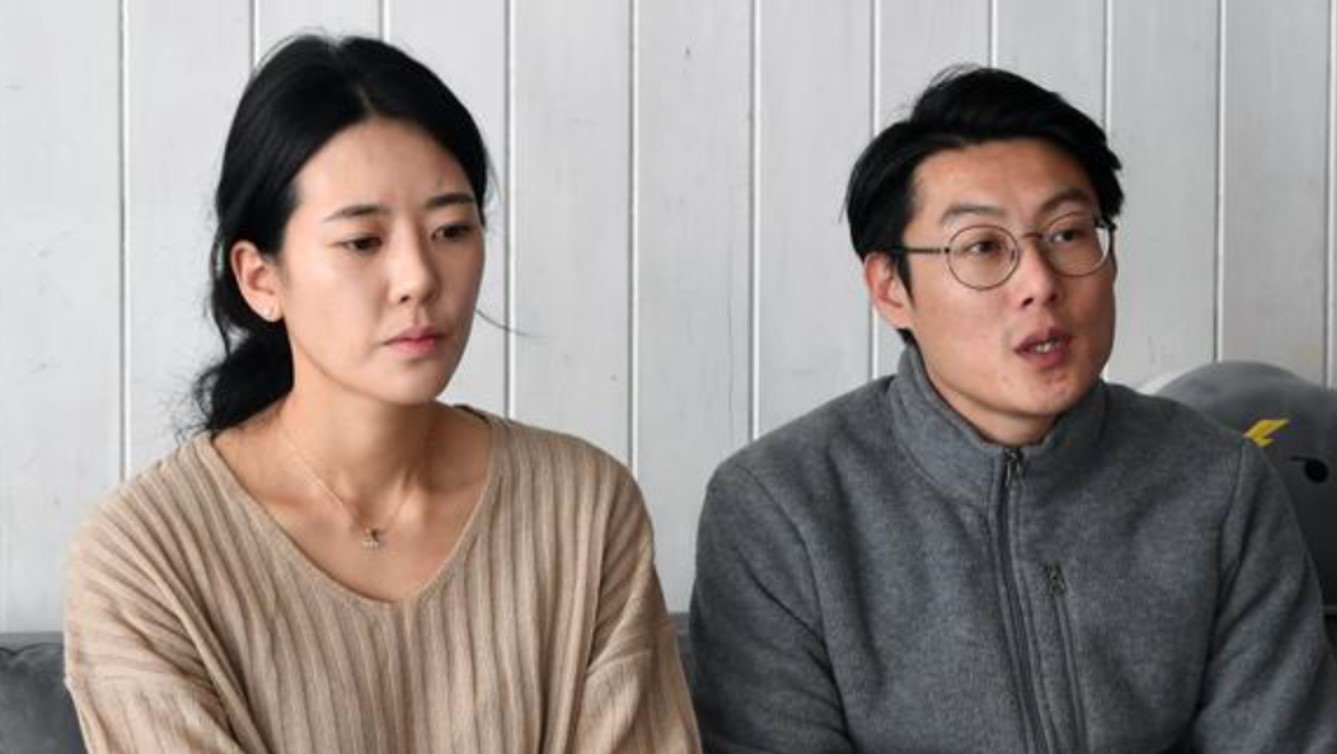 지난 9월 충남 아산의 한 어린이보호구역(스쿨존)에서 교통사고로 세상을 떠난 김민식군의 부모가 인터뷰를 하고 있다 2019.11.20. 아산 이종원 선임기자 jongwon@seoul.co.kr